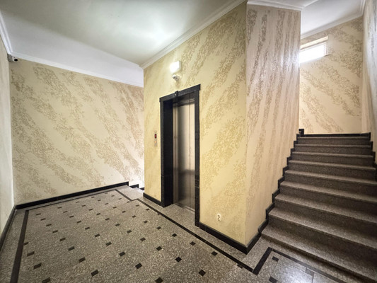 Продам трехкомнатную (3-комн.) квартиру, Гоголя ул, 37б, Нальчик г