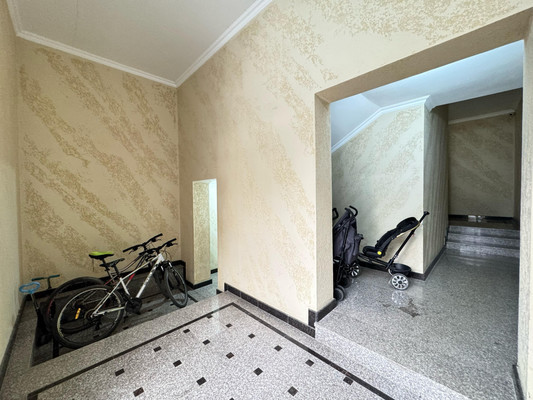 Продам трехкомнатную (3-комн.) квартиру, Гоголя ул, 37б, Нальчик г