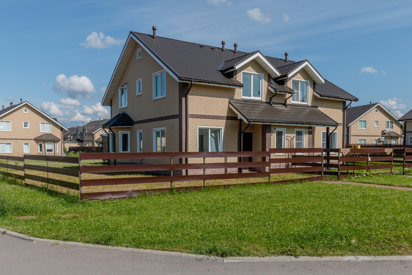 Продам таунхаус, 1-ый Солнечный проезд, 11, Вартемяги д, 0 км от города