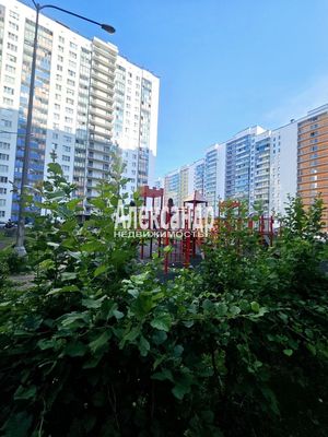 Продам однокомнатную (1-комн.) квартиру, Воронцовский б-р, 14к1, Мурино п