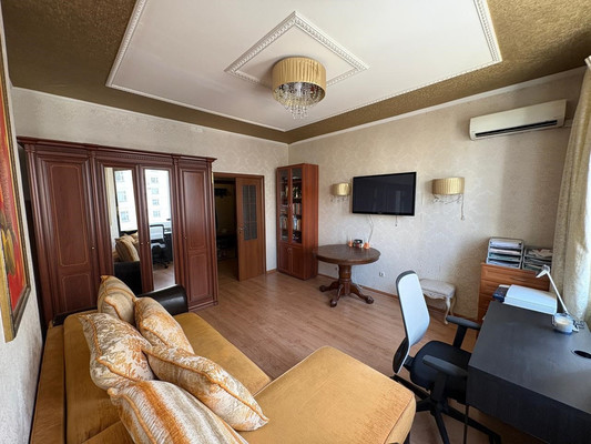 Продам однокомнатную (1-комн.) квартиру, Дмитровка Б. ул, 4к1, Москва г
