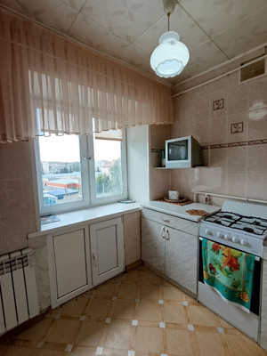 Продам трехкомнатную (3-комн.) квартиру, 8-е Марта ул, 20, Ишим г