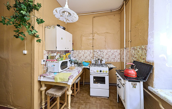 Продам 4-комн. в 6-комн. квартире, Глинки ул, 1, Санкт-Петербург г