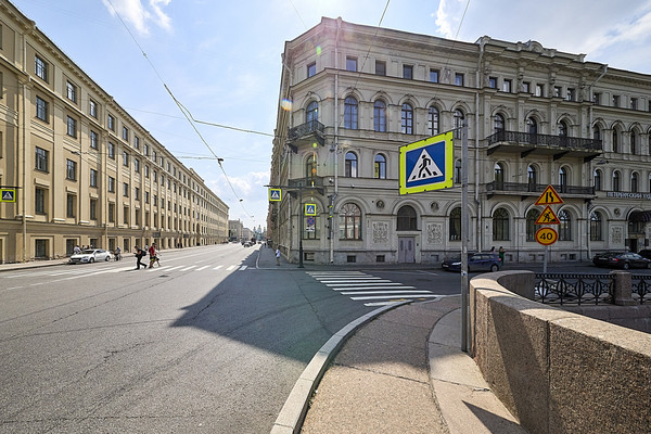 Продам 4-комн. в 6-комн. квартире, Глинки ул, 1, Санкт-Петербург г