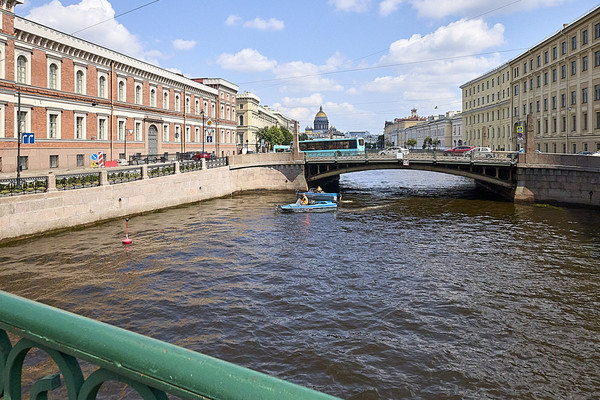 Продам 4-комн. в 6-комн. квартире, Глинки ул, 1, Санкт-Петербург г