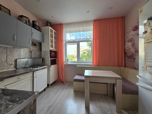 Продам многокомнатную квартиру, Горького ул, 35, Малино рп