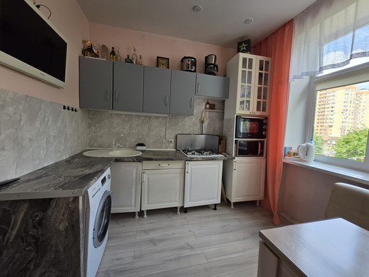 Продам многокомнатную квартиру, Горького ул, 35, Малино рп