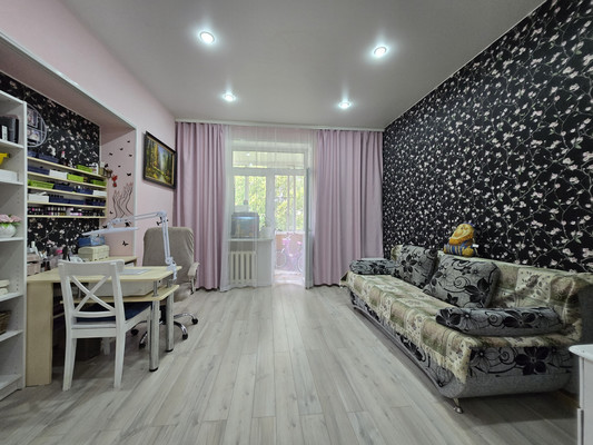 Продам многокомнатную квартиру, Горького ул, 35, Малино рп