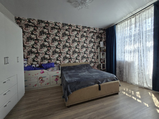 Продам многокомнатную квартиру, Горького ул, 35, Малино рп