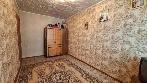 Продам трехкомнатную (3-комн.) квартиру, Шаронова ул, 17, Ишим г
