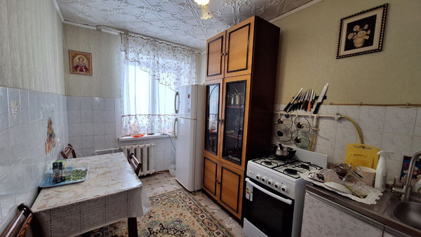 Продам трехкомнатную (3-комн.) квартиру, Шаронова ул, 17, Ишим г