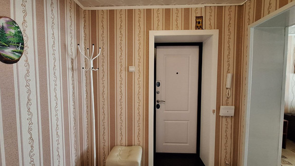 Продам трехкомнатную (3-комн.) квартиру, Шаронова ул, 17, Ишим г