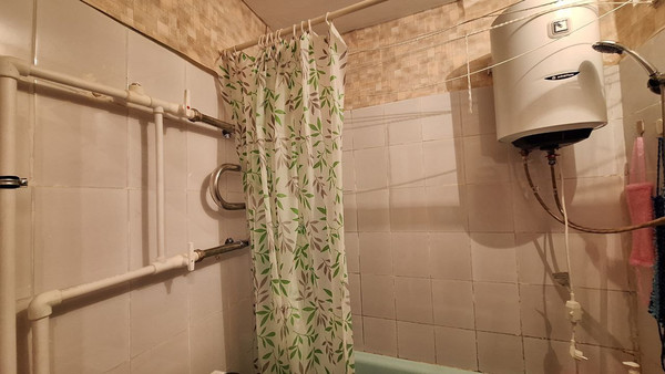 Продам трехкомнатную (3-комн.) квартиру, Шаронова ул, 17, Ишим г