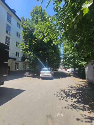 Продам трехкомнатную (3-комн.) квартиру, Байсултанова ул, 10, Нальчик г