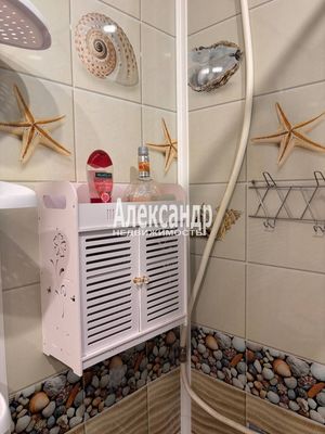 Продам комнату в 8-комн. квартире, Малая Посадская ул, 7/4, Санкт-Петербург г
