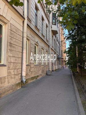 Продам комнату в 8-комн. квартире, Малая Посадская ул, 7/4, Санкт-Петербург г