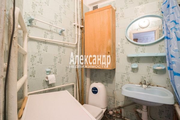 Продам двухкомнатную (2-комн.) квартиру, Новоизмайловский пр-кт, 81, Санкт-Петербург г