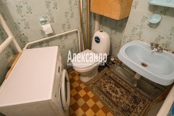 Продам двухкомнатную (2-комн.) квартиру, Новоизмайловский пр-кт, 81, Санкт-Петербург г
