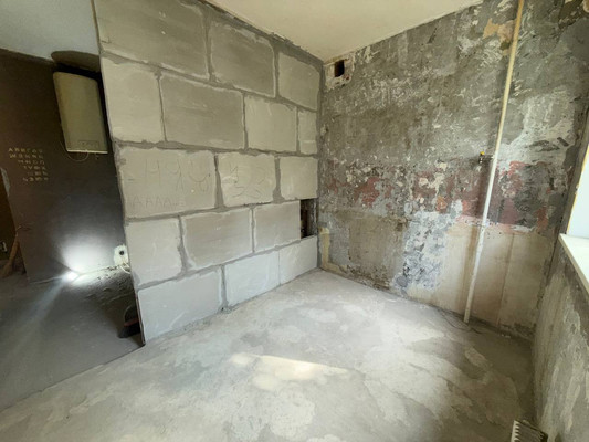 Продам трехкомнатную (3-комн.) квартиру, Белая ул, 18, Андреевка рп