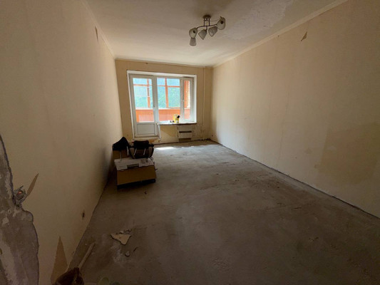 Продам трехкомнатную (3-комн.) квартиру, Белая ул, 18, Андреевка рп