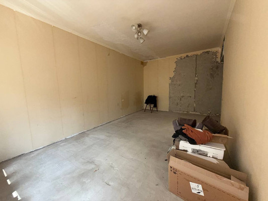 Продам трехкомнатную (3-комн.) квартиру, Белая ул, 18, Андреевка рп