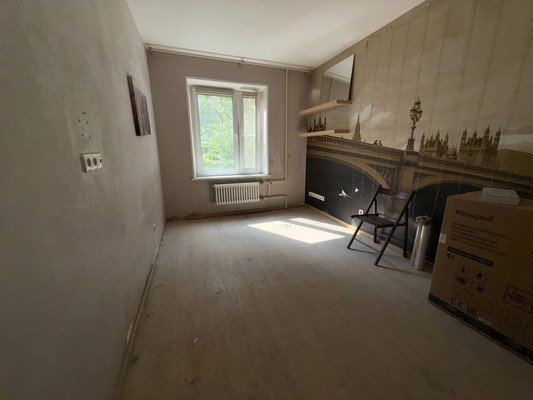 Продам трехкомнатную (3-комн.) квартиру, Белая ул, 18, Андреевка рп