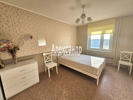 Продам трехкомнатную (3-комн.) квартиру, Коммунаров ул, 120, Сестрорецк г