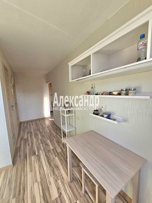 Продам трехкомнатную (3-комн.) квартиру, Коммунаров ул, 120, Сестрорецк г