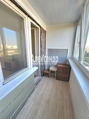 Продам трехкомнатную (3-комн.) квартиру, Коммунаров ул, 120, Сестрорецк г