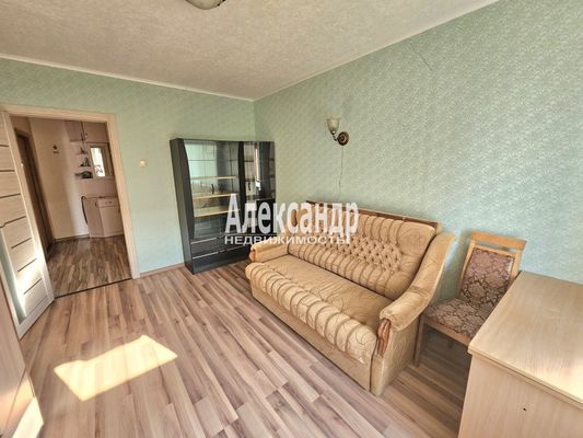 Продам трехкомнатную (3-комн.) квартиру, Коммунаров ул, 120, Сестрорецк г
