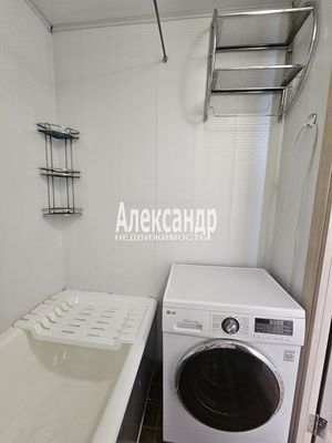 Продам трехкомнатную (3-комн.) квартиру, Коммунаров ул, 120, Сестрорецк г
