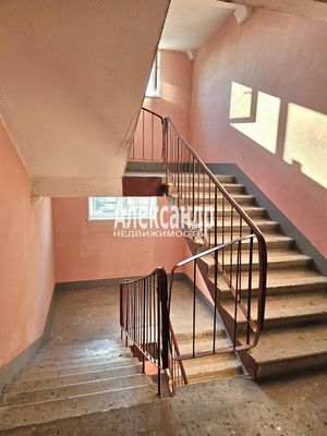 Продам трехкомнатную (3-комн.) квартиру, Коммунаров ул, 120, Сестрорецк г