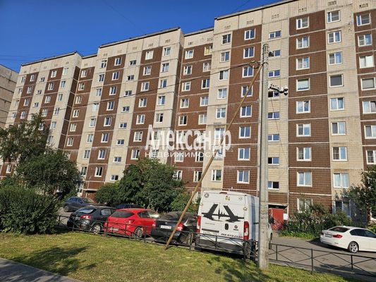 Продам трехкомнатную (3-комн.) квартиру, Коммунаров ул, 120, Сестрорецк г