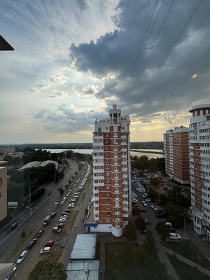 Продам двухкомнатную (2-комн.) квартиру, им. 70-летия Октября ул, 15, Краснодар г