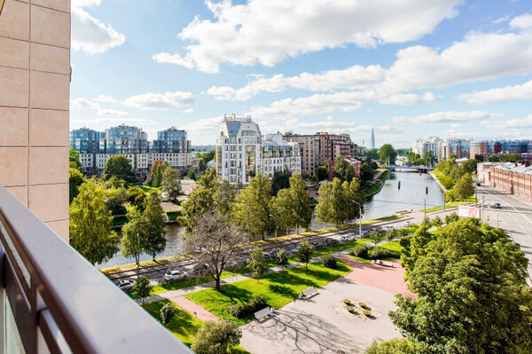 Продам трехкомнатную (3-комн.) квартиру, Ждановская ул, 10, Санкт-Петербург г