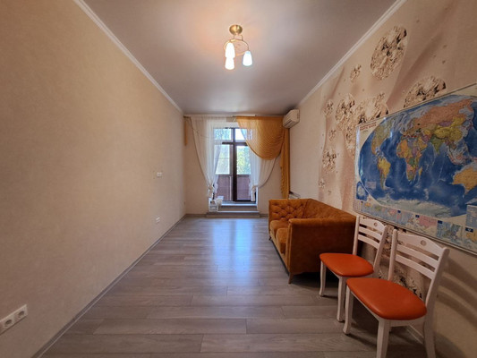 Продам двухкомнатную (2-комн.) квартиру, Великой Победы б-р, 13б, Волгодонск г