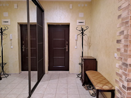 Продам двухкомнатную (2-комн.) квартиру, Великой Победы б-р, 13б, Волгодонск г