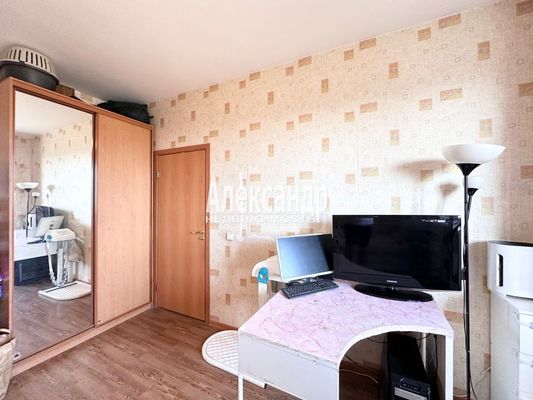 Продам трехкомнатную (3-комн.) квартиру, Арсенальная ул, 1, Новое Девяткино д