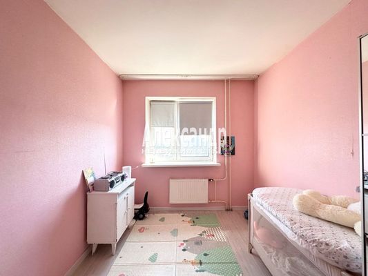 Продам трехкомнатную (3-комн.) квартиру, Арсенальная ул, 1, Новое Девяткино д