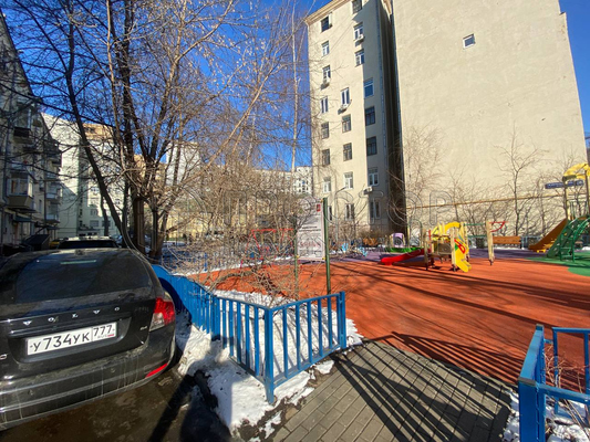Продам комнату в 3-комн. квартире, Большой Овчинниковский пер, 12с1, Москва г