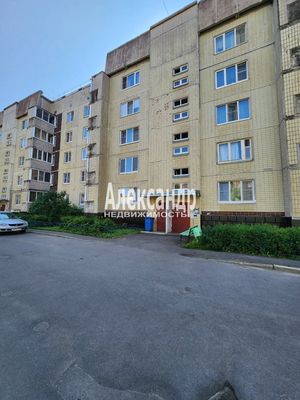 Продам трехкомнатную (3-комн.) квартиру, Энергетиков ул, 50, Кириши г