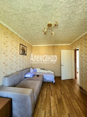 Продам трехкомнатную (3-комн.) квартиру, Энергетиков ул, 50, Кириши г