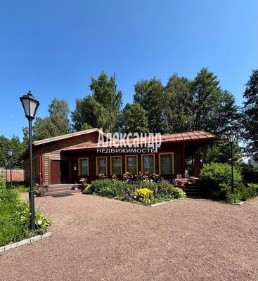 Продам трехкомнатную (3-комн.) квартиру, Береговая ул, 27к1, Колпино г