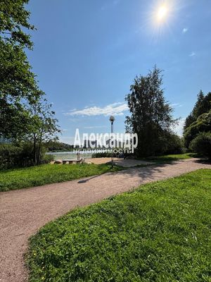 Продам трехкомнатную (3-комн.) квартиру, Береговая ул, 27к1, Колпино г