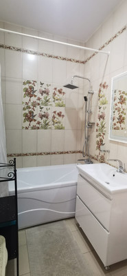 Продам двухкомнатную (2-комн.) квартиру, Крымская ул, 19к10, Геленджик г