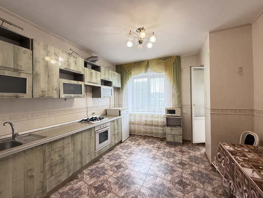 Продам трехкомнатную (3-комн.) квартиру, Великой Победы б-р, 11, Волгодонск г