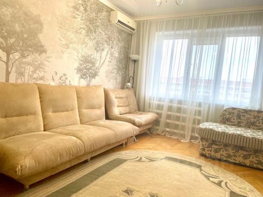 Продам трехкомнатную (3-комн.) квартиру, Майкопская ул, 2В, Родниковый п