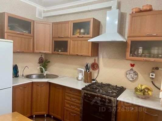 Продам трехкомнатную (3-комн.) квартиру, Майкопская ул, 2В, Родниковый п