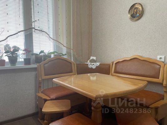 Продам трехкомнатную (3-комн.) квартиру, Майкопская ул, 2В, Родниковый п