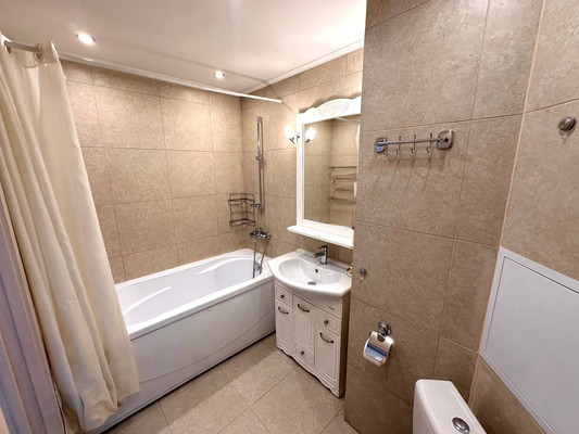Продам трехкомнатную (3-комн.) квартиру, 78 Добровольческой Бригады ул, 11, Красноярск г